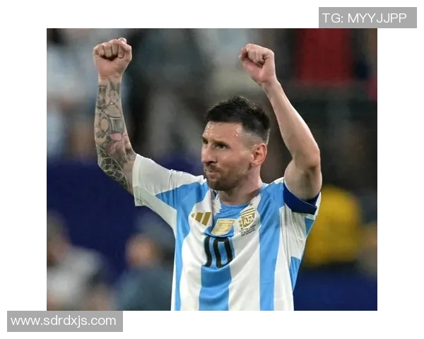 足球球星历史与现状的演变探讨：从贝利到梅西与C罗的巅峰对决